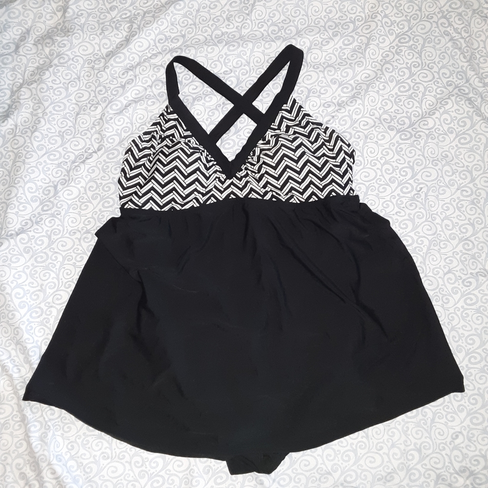 Curvy womens skirted one peice NWOT